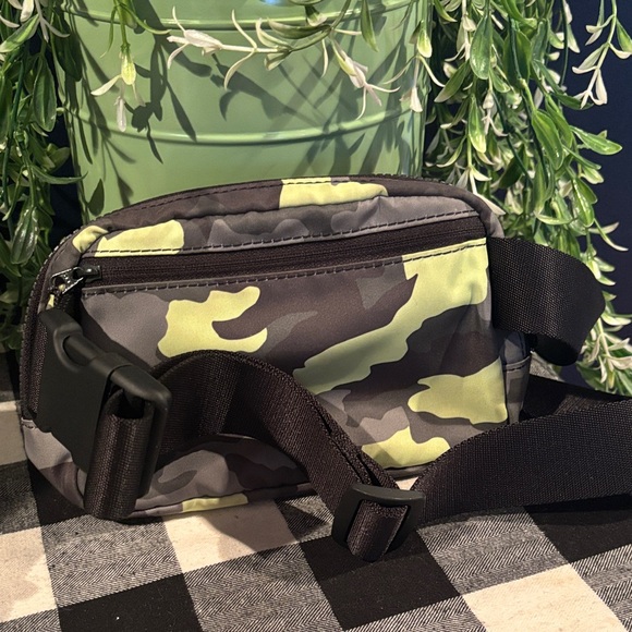 Lemon Everywhere Belt Bag - Picture 5 of 6